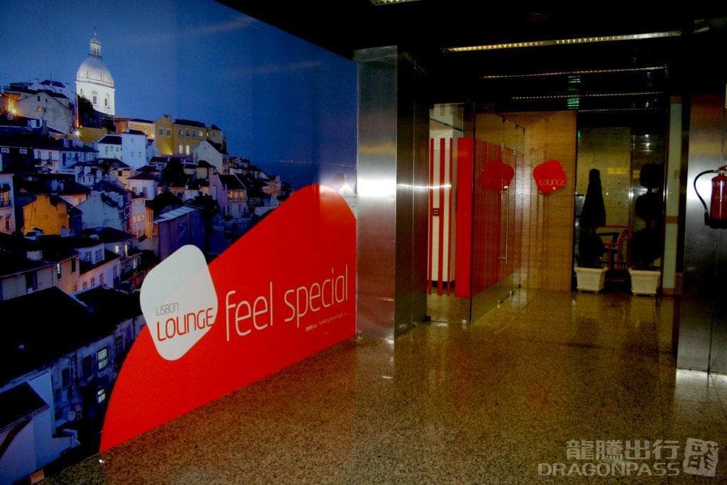 ANA Lounge lounge at LIS photo 4