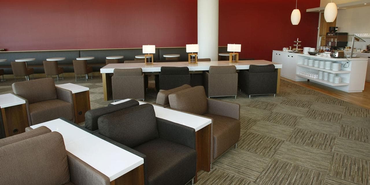 Plaza Premium Lounge lounge at YYZ photo 4