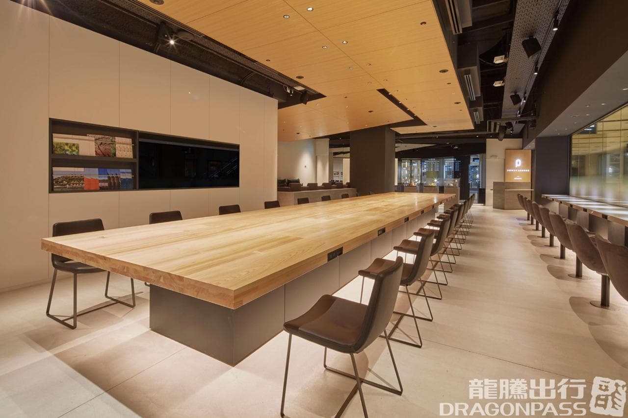 POWER LOUNGE CENTRAL lounge at HND photo 2