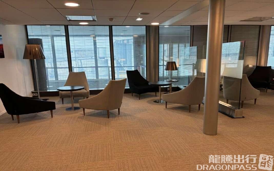 Salon Paris Lounge lounge at CDG photo 3