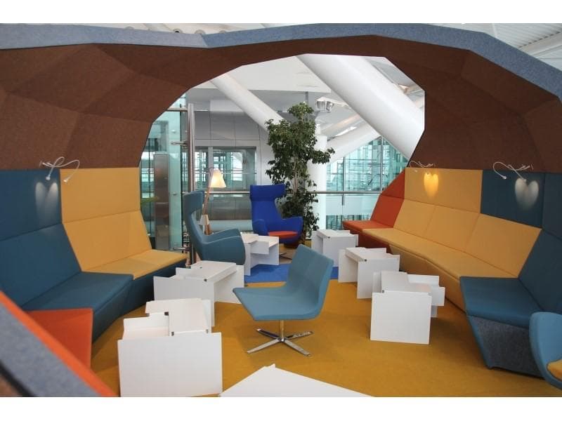 Satellite Business Lounge lounge at OTP photo 2