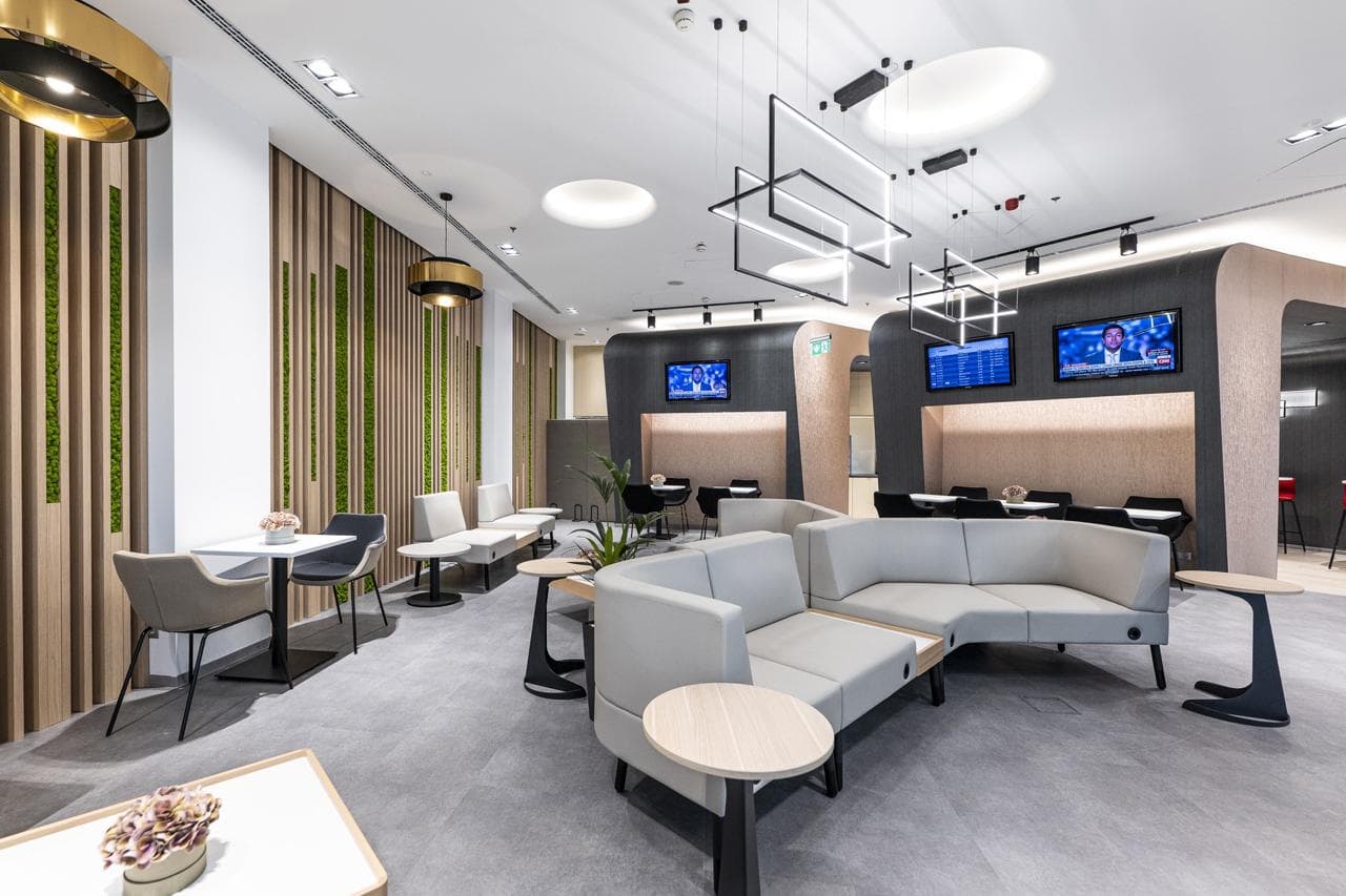 Skycourt Lounge lounge at BUD photo 3