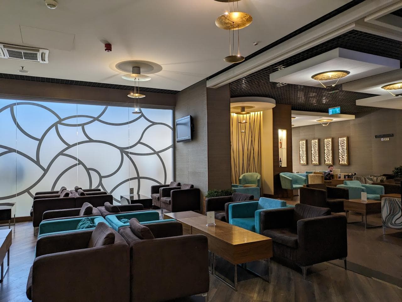 Platinum Lounge lounge at BUD photo 4