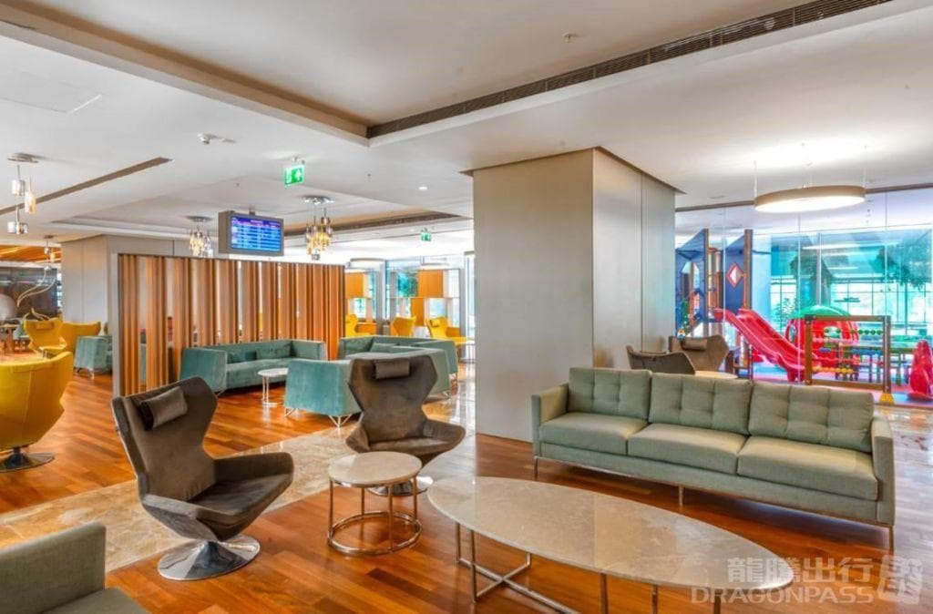 CIP Lounge lounge at DLM photo 4