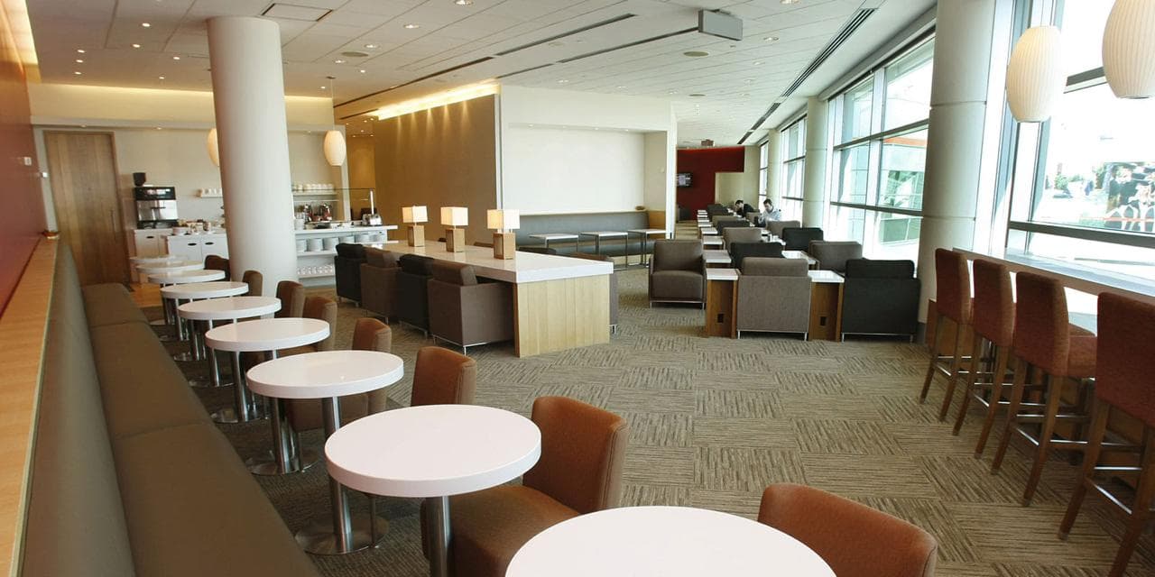 Plaza Premium Lounge lounge at YYZ photo 3