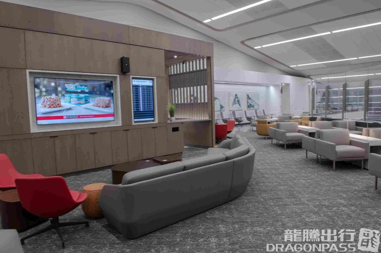 Air Canada Maple Leaf Lounge lounge at LGA photo 2