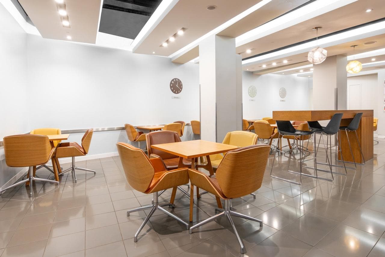 The Escape Lounge lounge at MAN photo 2