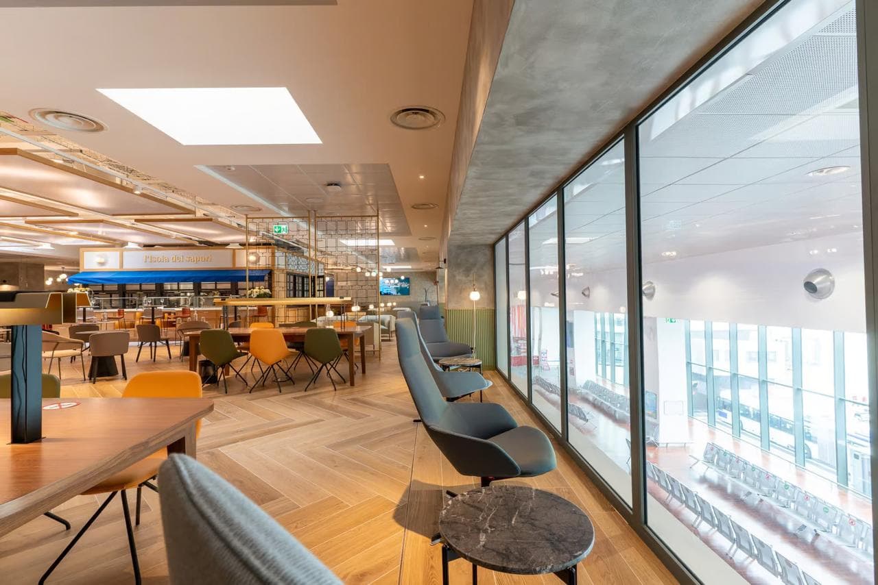 Hello Sky Lounge lounge at BGY photo 2