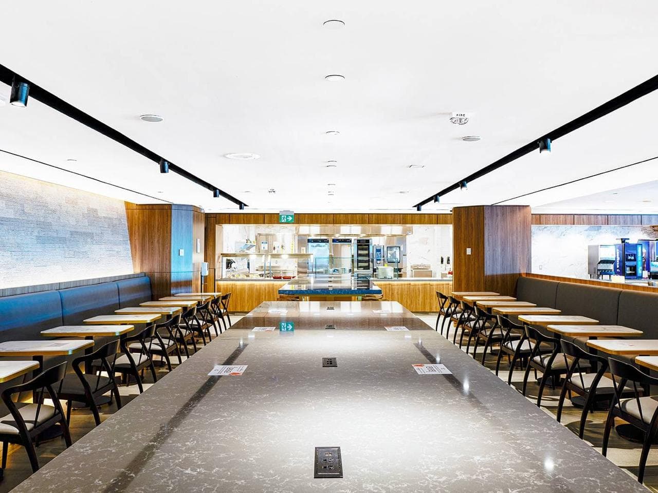 Plaza Premium Lounge lounge at YYZ photo 3