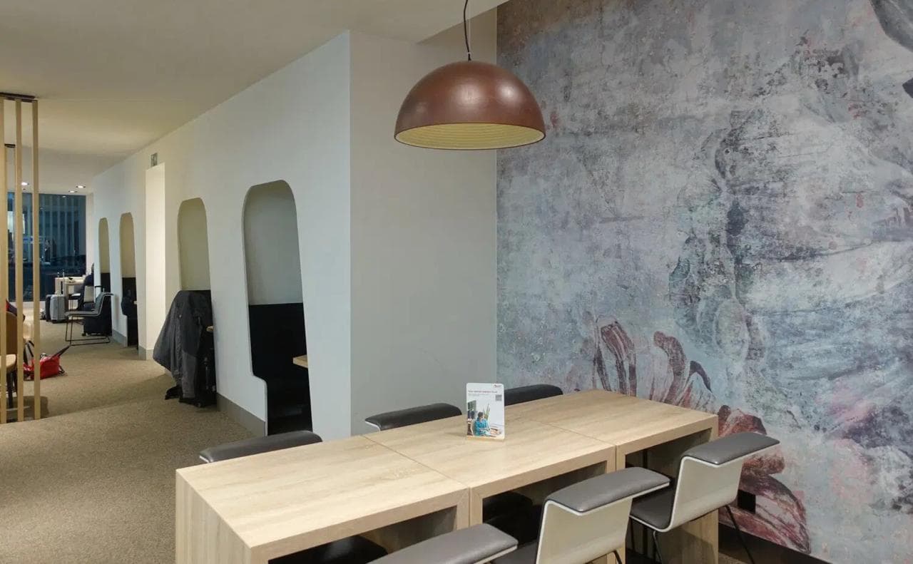 The View Lounge lounge at BRU photo 4