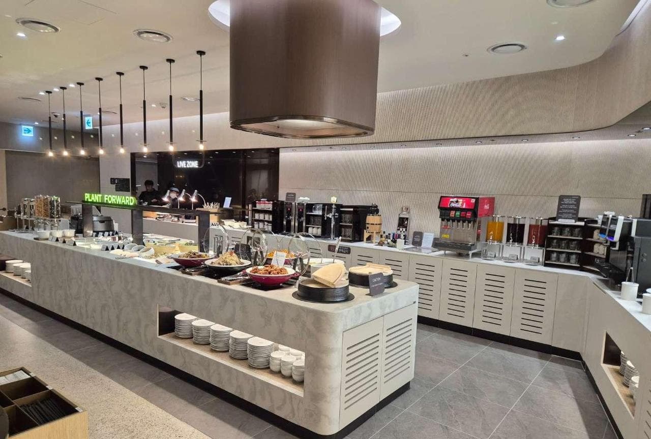 Sky Hub Lounge West lounge at ICN photo 3