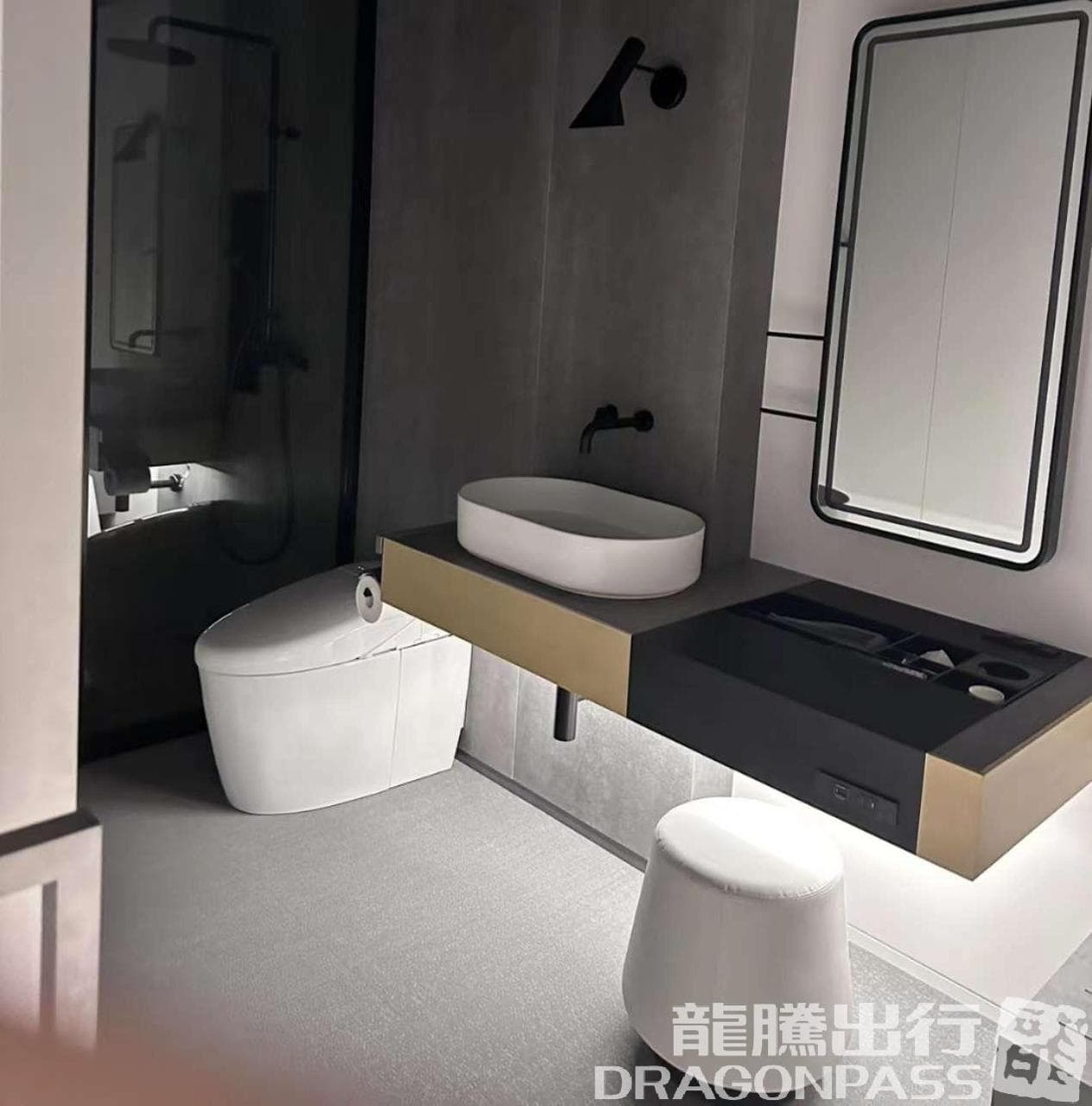 Power Lounge Premium lounge at HND photo 2