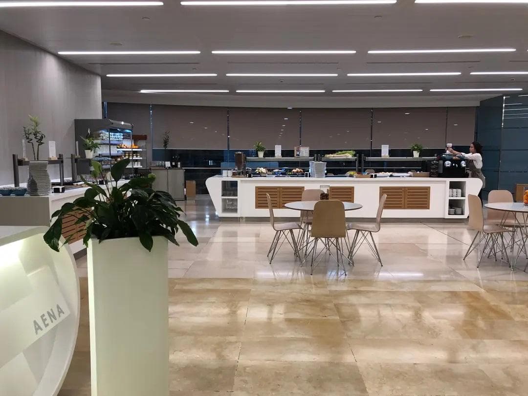 Sala Puerta Del Sol Lounge lounge at MAD photo 3