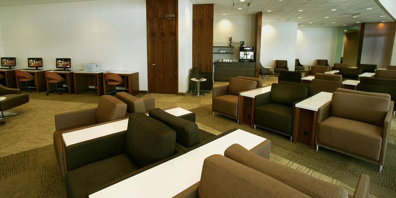 Plaza Premium Lounge lounge at YYZ photo 3