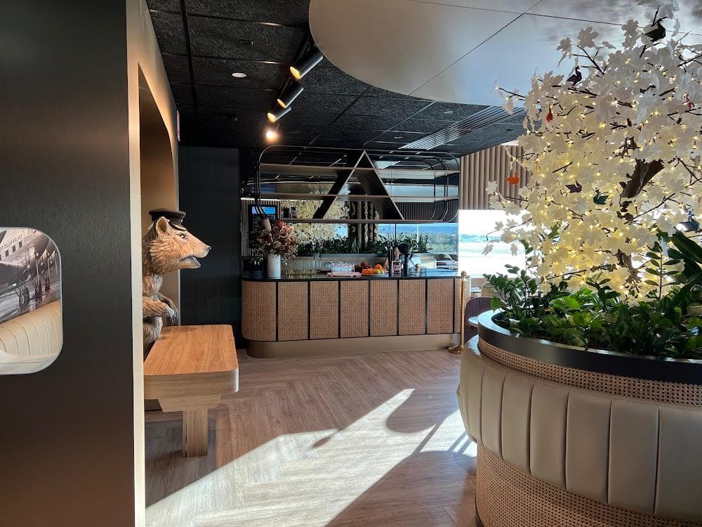 Aspire Lounge lounge at PER photo 4