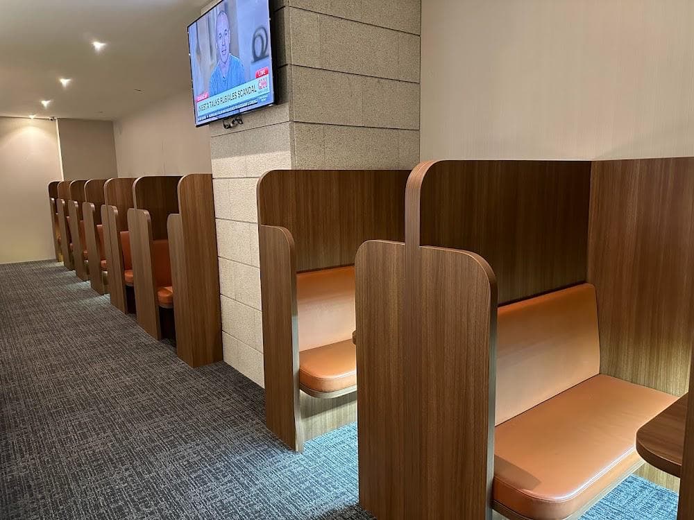 SATS Premier Lounge lounge at SIN photo 3