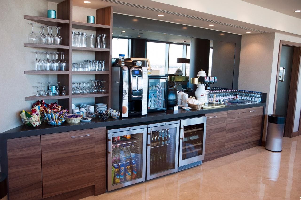 Platinum Lounge lounge at BUD photo 4