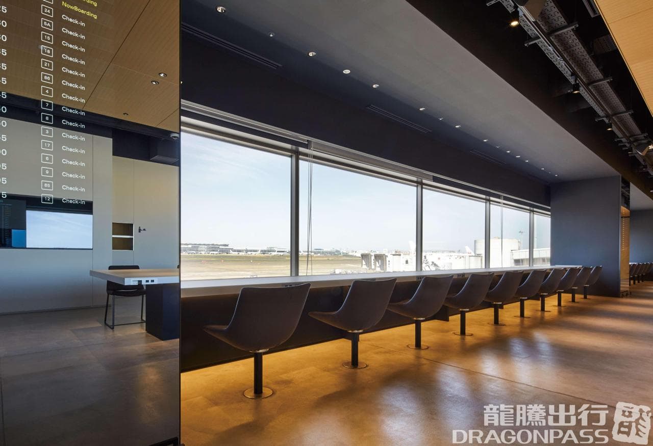 POWER LOUNGE SOUTH lounge at HND photo 3