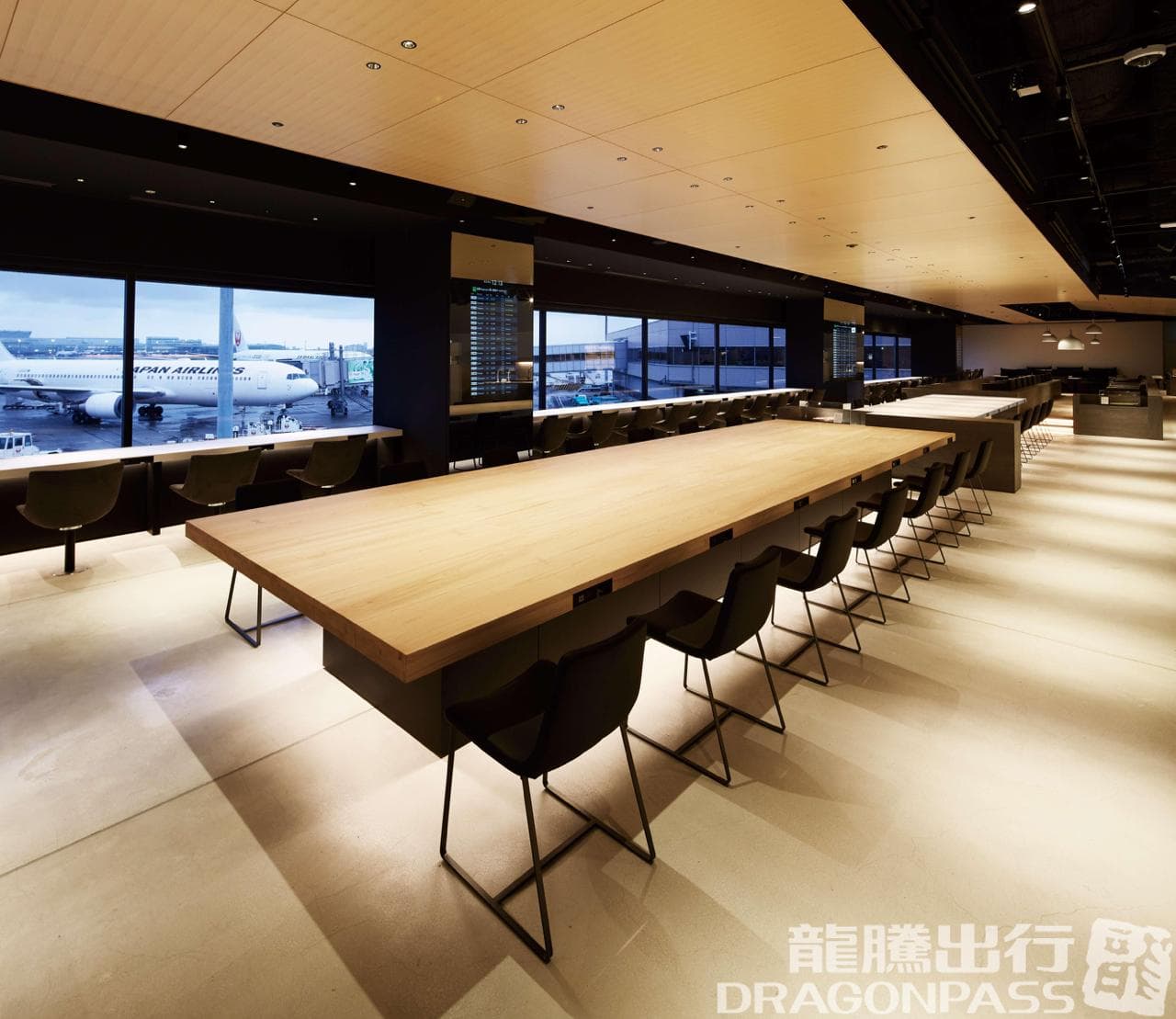 POWER LOUNGE NORTH lounge at HND photo 2