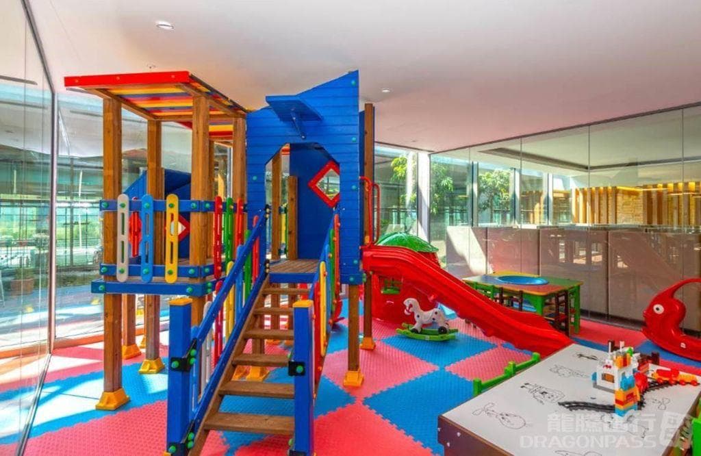 CIP Lounge lounge at DLM photo 3