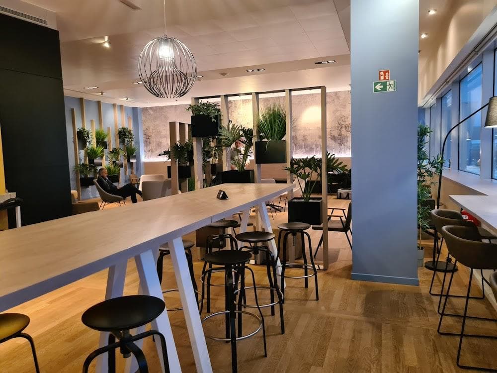 Diamond Lounge lounge at BRU photo 3