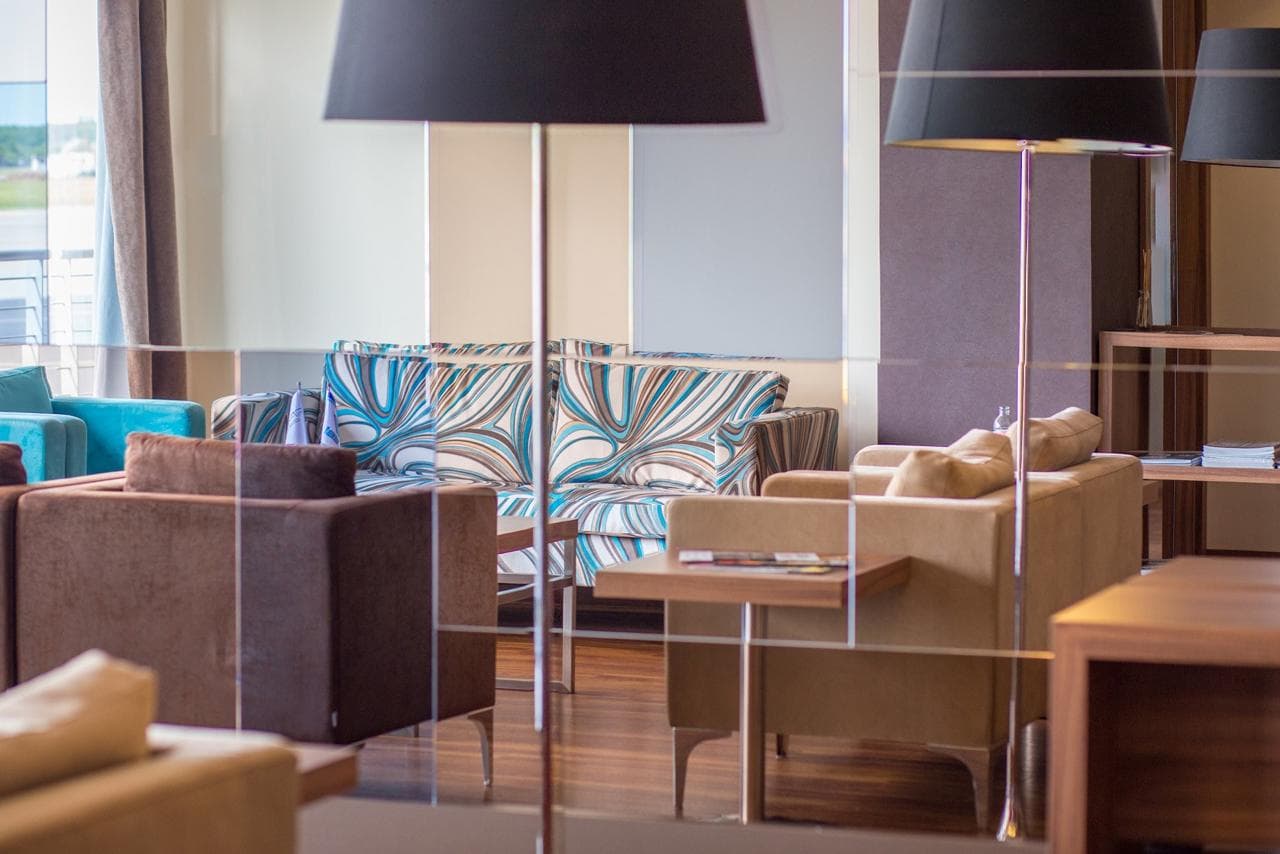 Platinum Lounge lounge at BUD photo 2