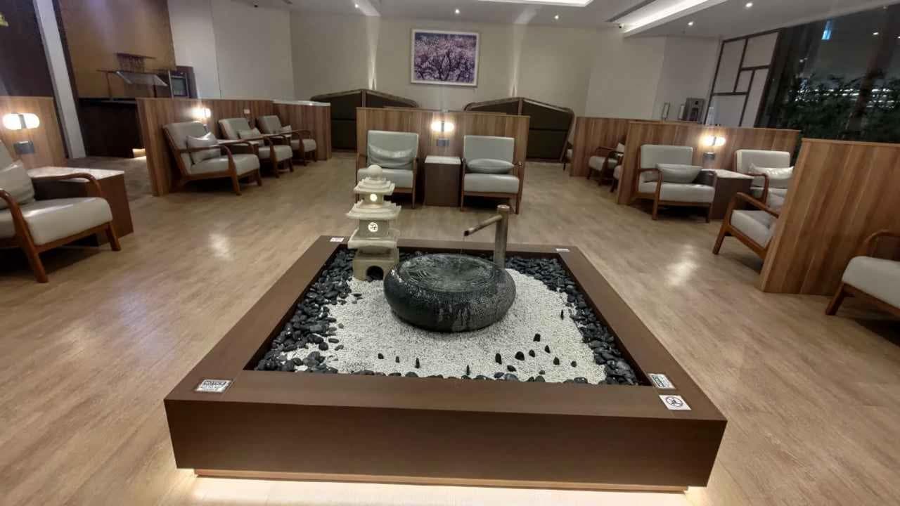 SATS Premier Lounge lounge at SIN photo 2