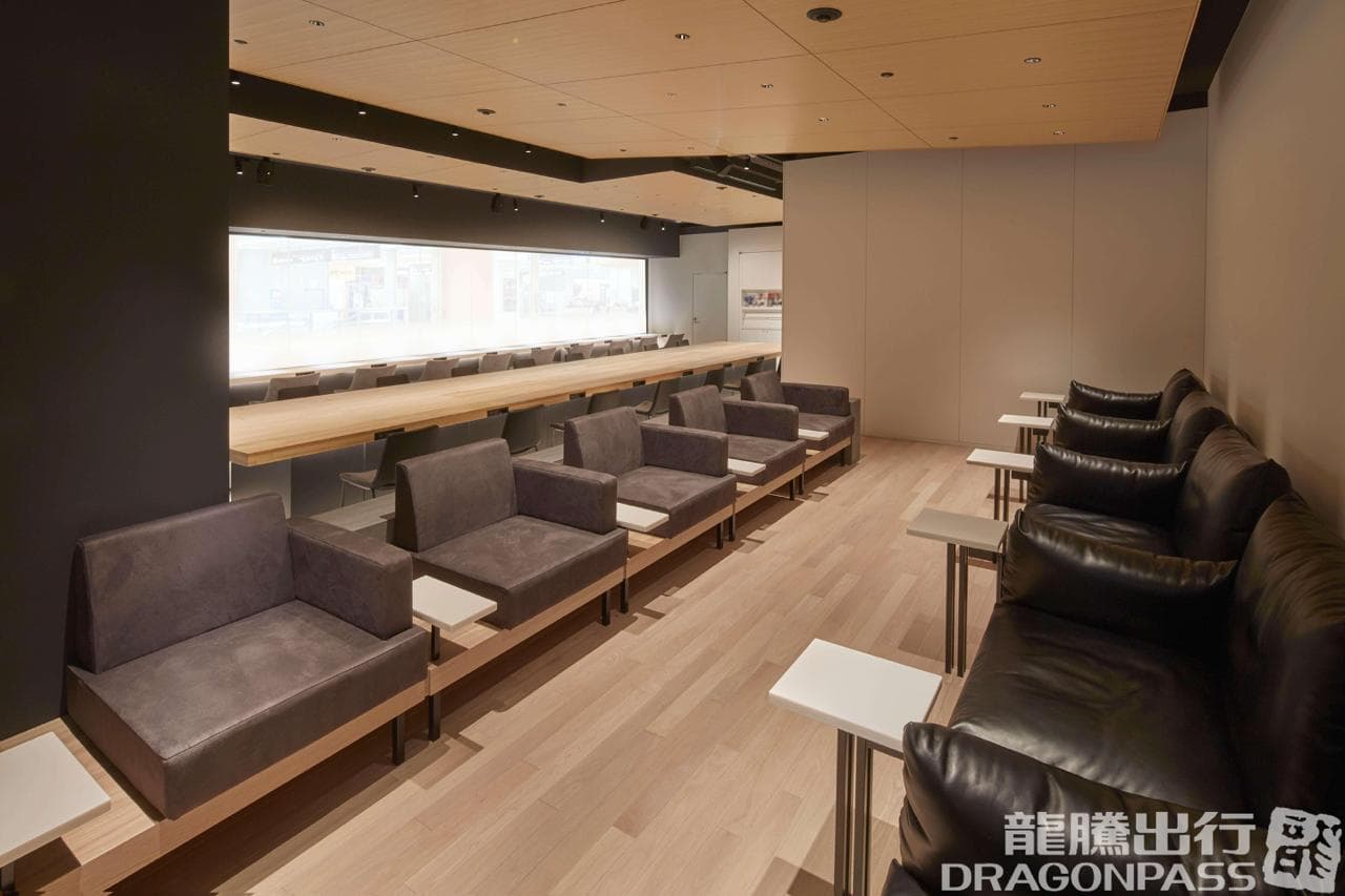 POWER LOUNGE CENTRAL lounge at HND photo 3