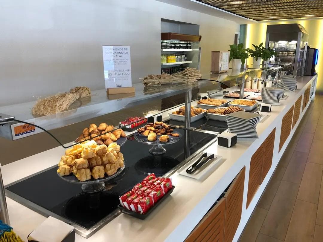 Sala Puerta De Alcala Lounge lounge at MAD photo 2