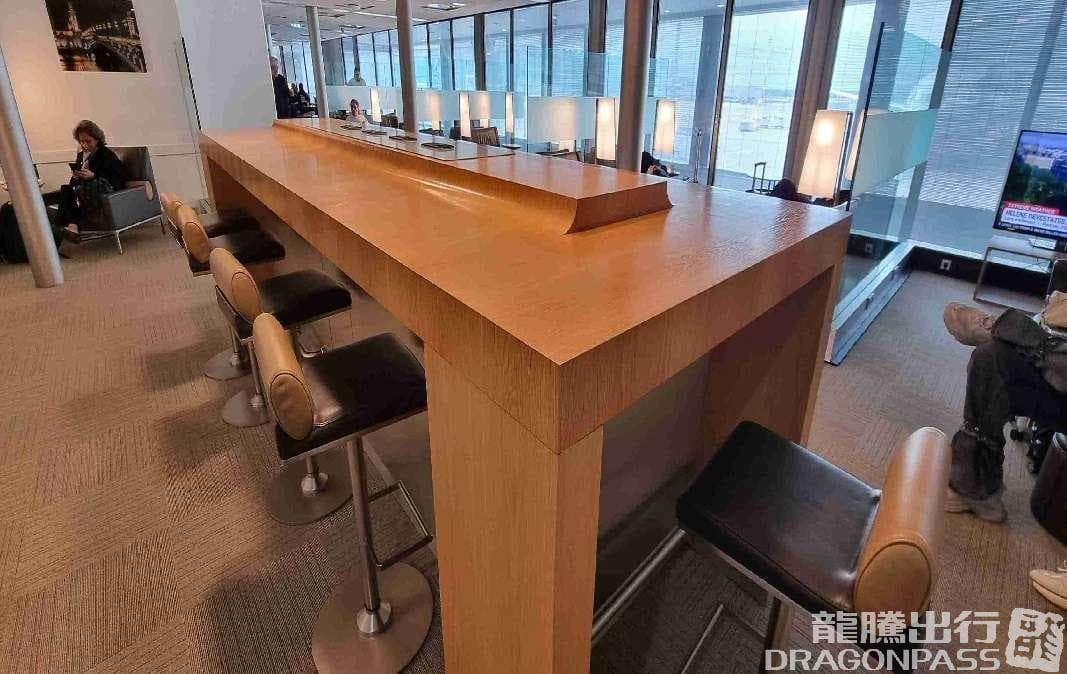 Salon Paris Lounge lounge at CDG photo 2