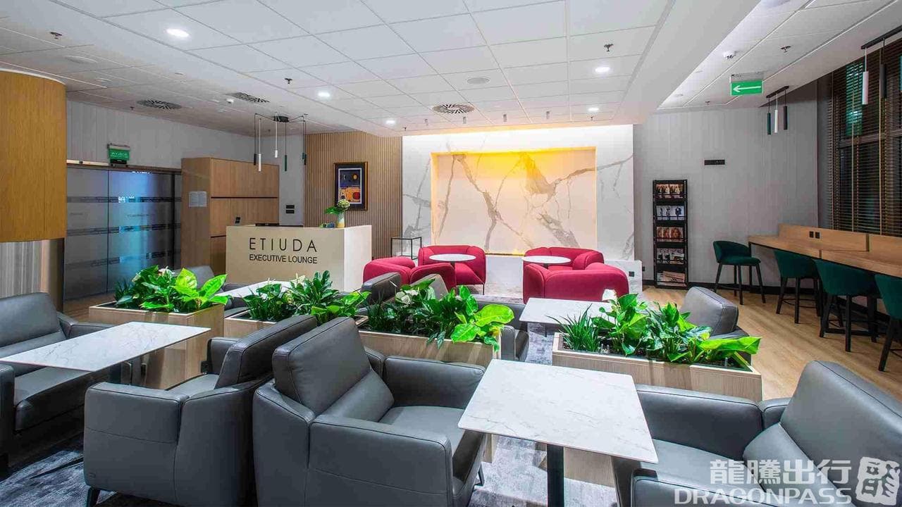 Etiuda Executive Lounge lounge at WAW photo 3