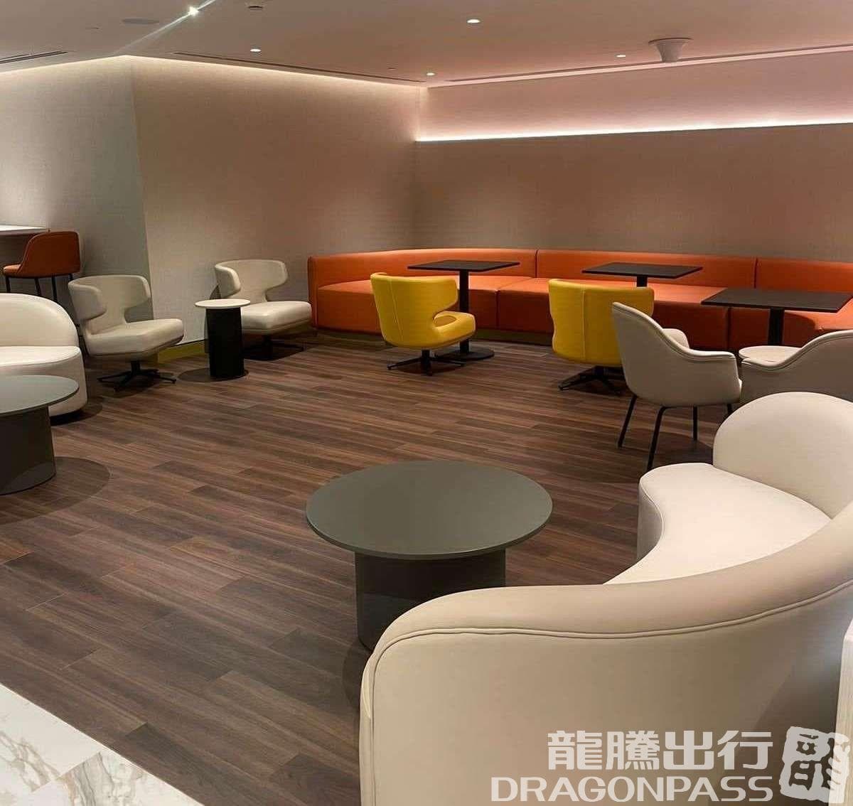 Pearl Lounge lounge at AUH photo 3