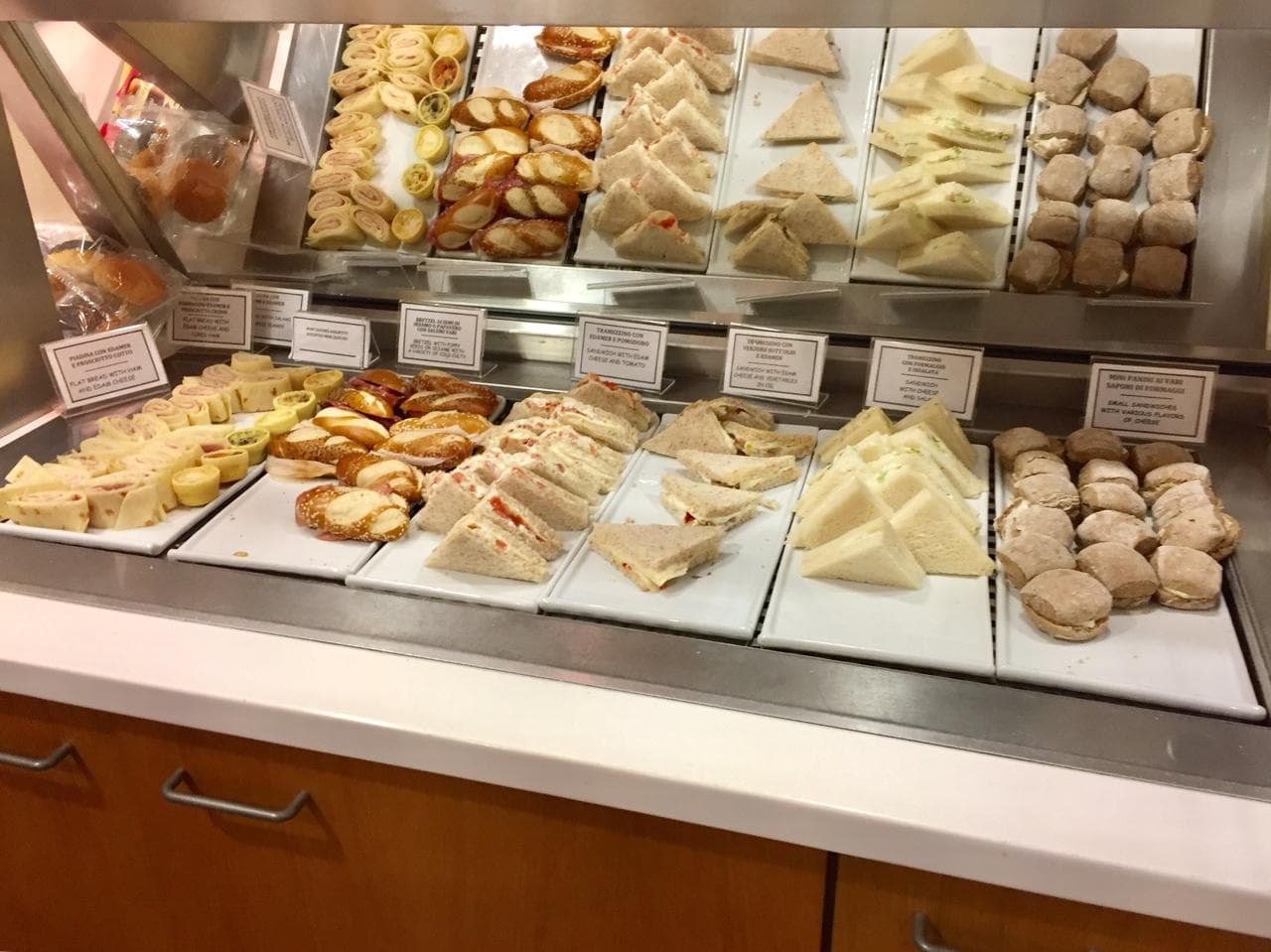 Club SEA Sala Monteverdi Lounge lounge at MXP photo 2