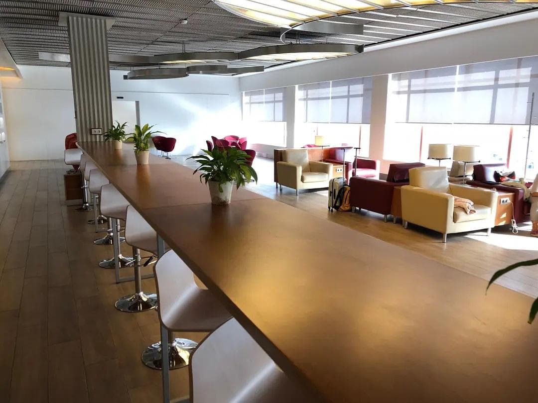 Sala Puerta De Alcala Lounge