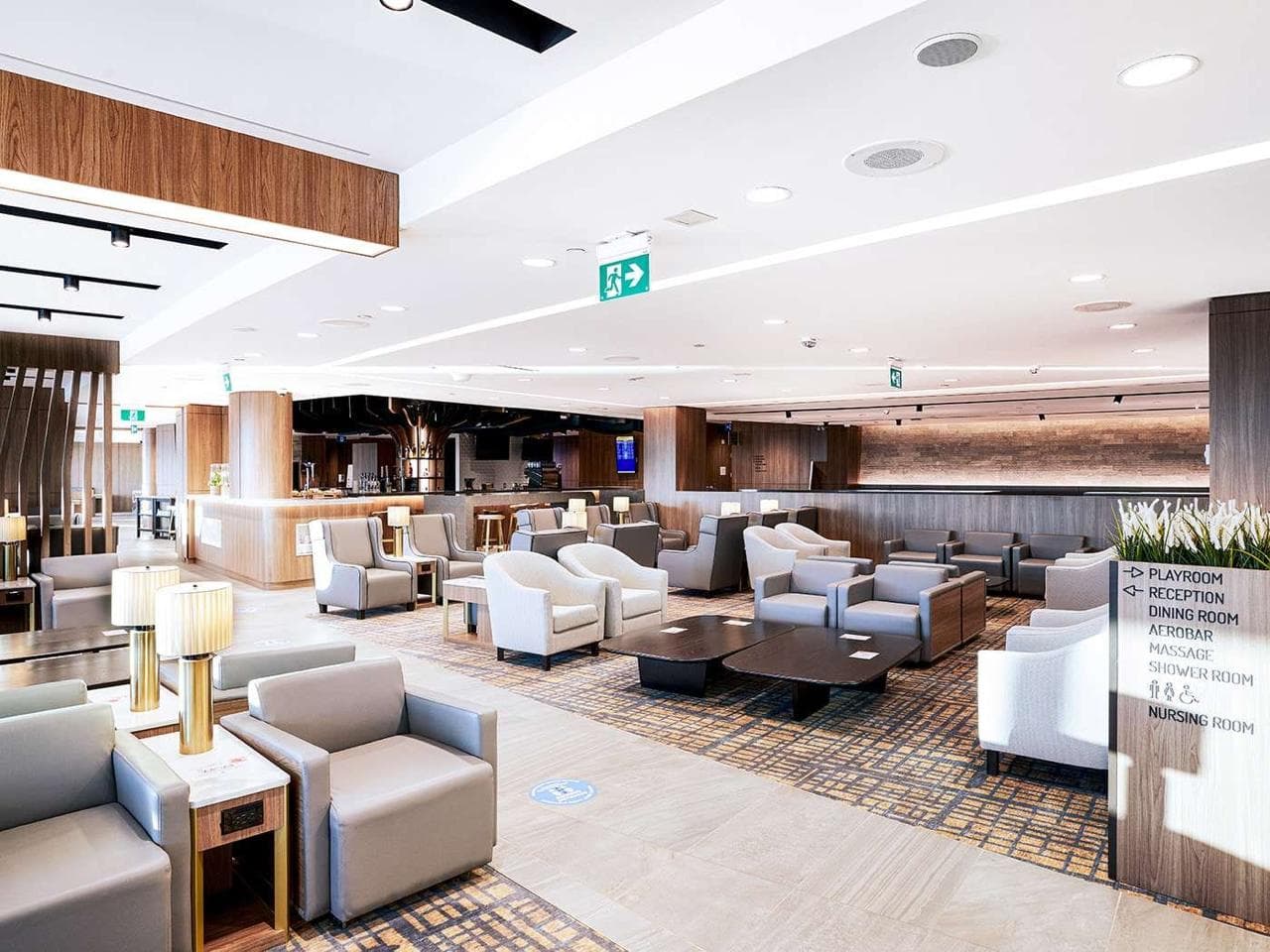 Plaza Premium Lounge lounge at YYZ photo 4