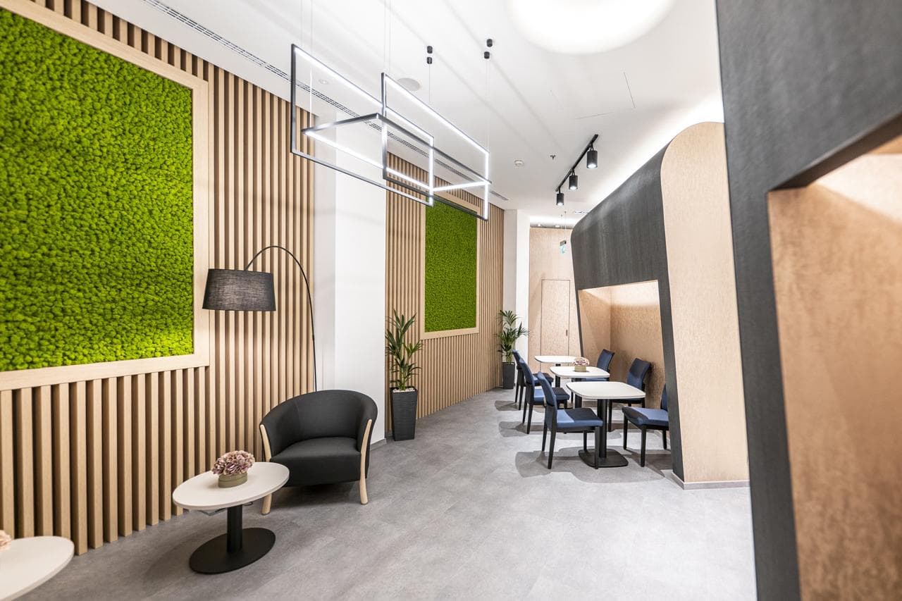 Skycourt Lounge lounge at BUD photo 4