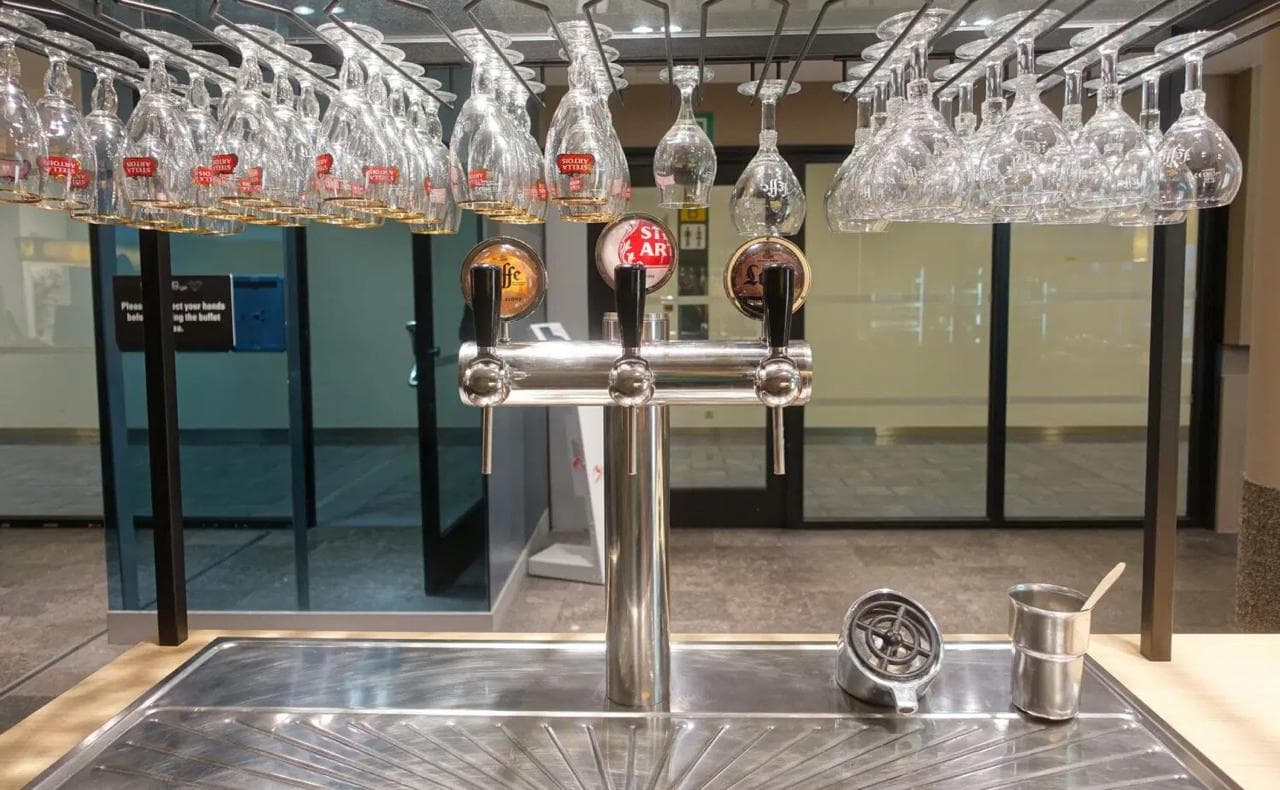 The View Lounge lounge at BRU photo 3