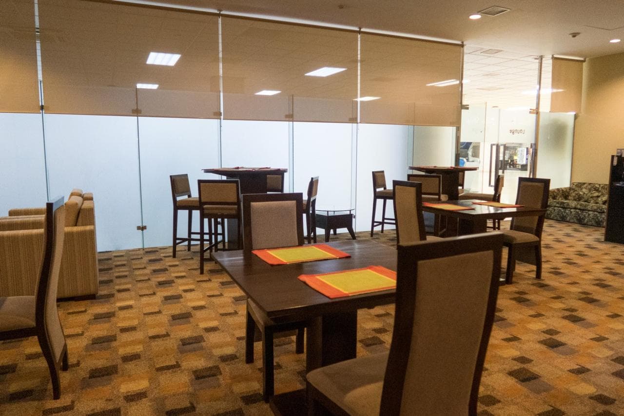 Palm Strip Lounge lounge at CMB photo 2